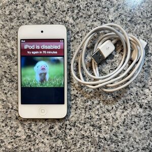 iPod 4 16GB passcode locked.